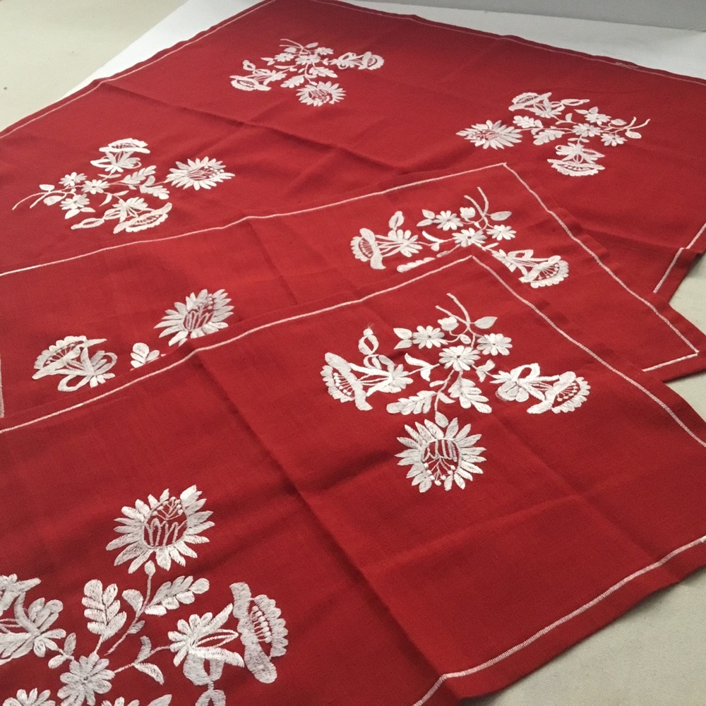 Table Runner Set. Red Floral Embroidered
